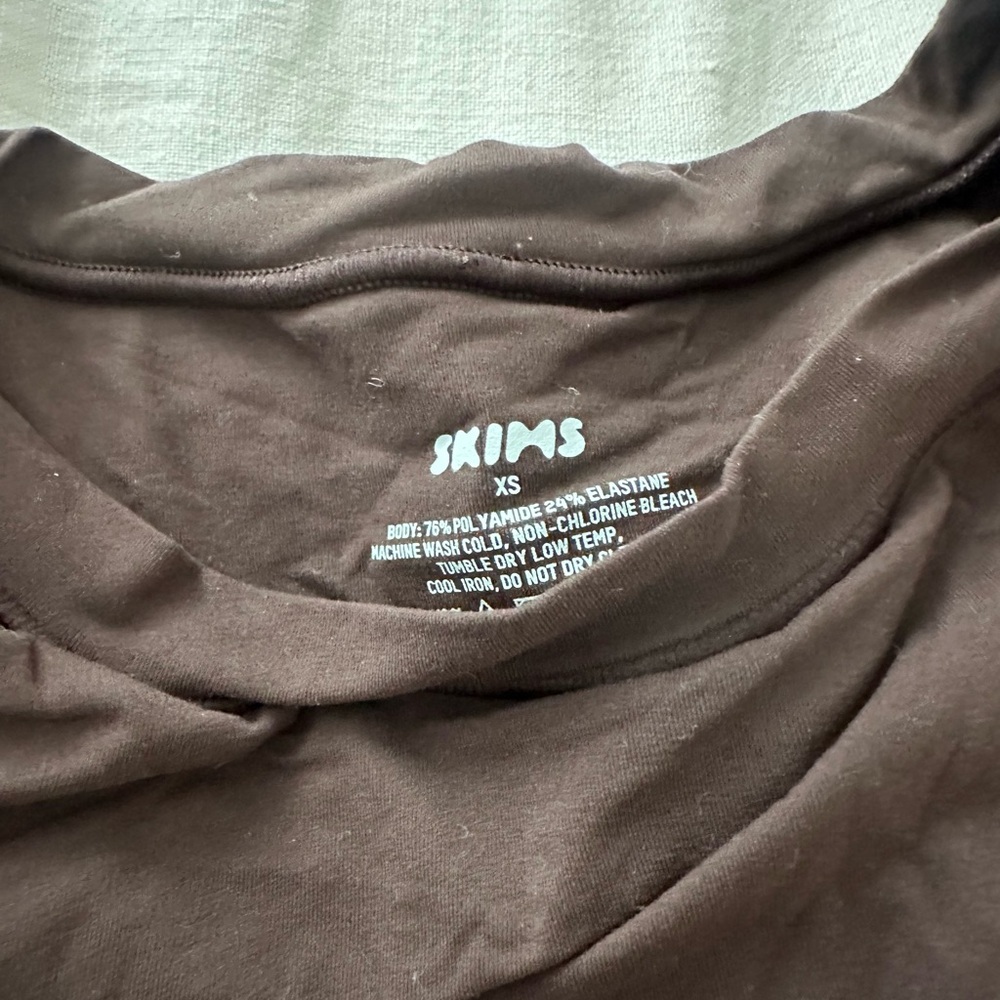 Skims Long Sleeve Bodysuits ( 2) - Picture 4 of 7